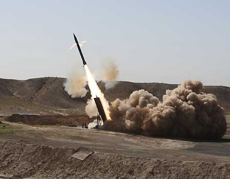 Lanzamiento de un misil yemení Zelzal.