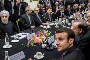 Rohani en una reunión con Macron cuando éste era ministro de Defensa