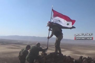 bandera-siria-colina