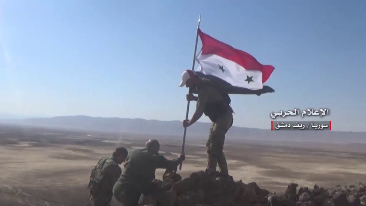 bandera-siria-colina