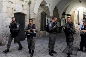 Soldados ocupantes israelíes en la Ciudad Vieja de Jerusalén (Al Quds)