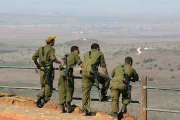 Soldados israelíes en los Altos del Golán sirios ocupados