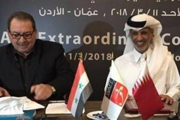 Salah Ramadan, presidente de la Federación de Fútbol Siria, y Hamad bin Jalifa Ahmed al Thani, presidente de la Federación de Fútbol de Qatar