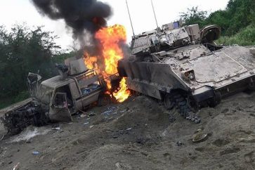Vehículos saudíes destruidos en Yemen