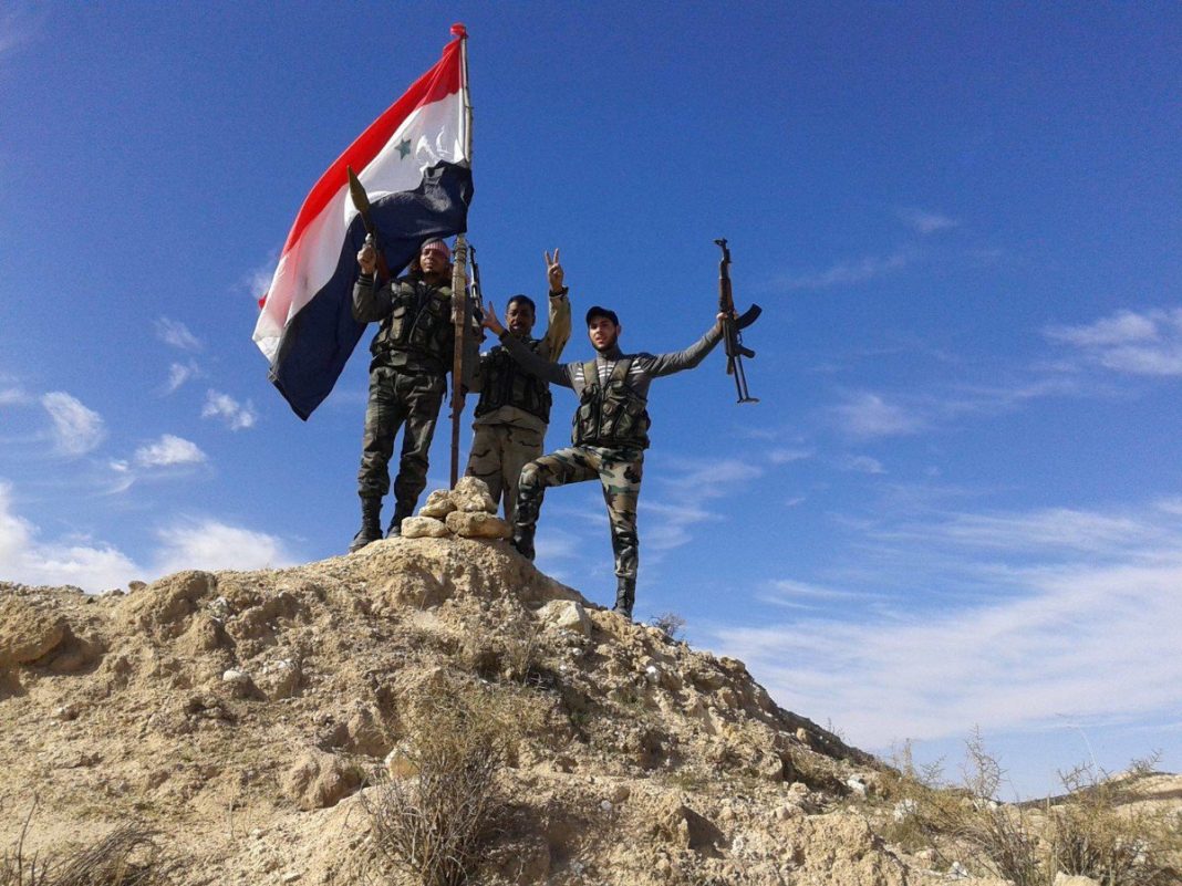 soldados-sirios-bandera