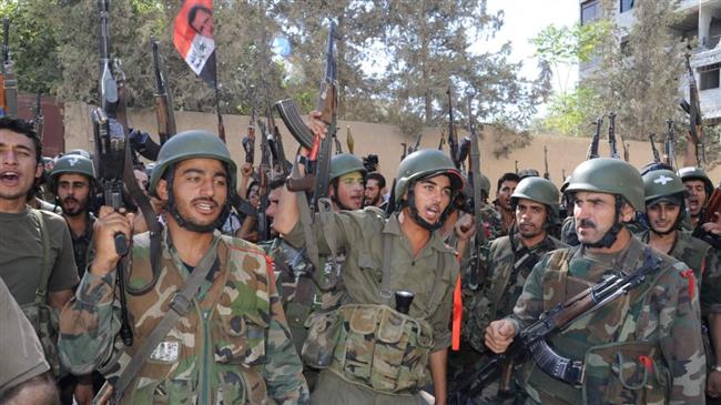 Soldados sirios celebran la toma de una localidad