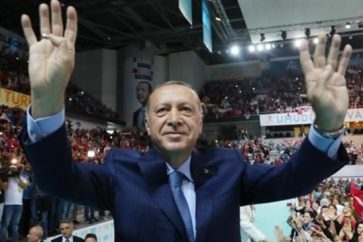 erdogan-saludando