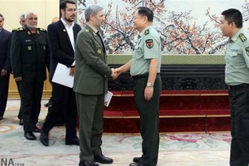 El ministro de Defensa iraní, Amir Hatami, y su homólogo chino, Wei Fenghe