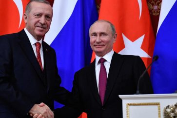 Russian President Vladimir Putin and his Turkish counterpart Recep Tayyip Erdogan shake hands at the end of a joint press conference following their meeting at the Kremlin in Moscow, Russia, January 23, 2019. Aleksander Nemenov/Pool via REUTERS - RC1C4E87B9A0