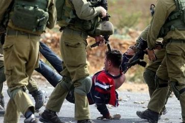 soldados-israelies-llevan-palestino