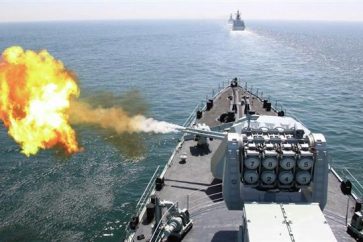 barcos-chinos-uno-disparando