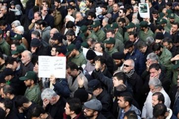 manifestantes-iranies-soleimani