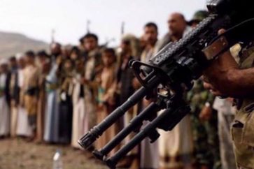 fusil-ametrallador-combatiente-yemeni