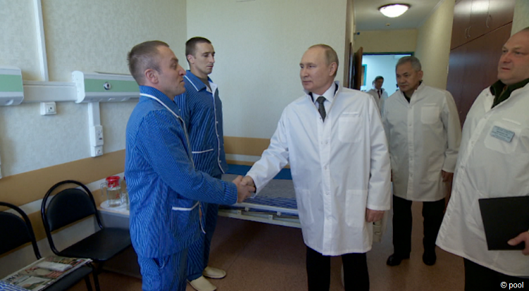 Putin visita a heridos de la operación especial rusa en un hospital
