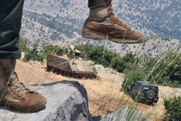 bota-combatiente-hezbola-blindado-israeli