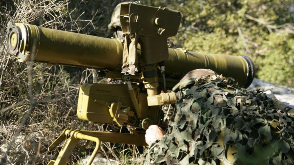 Combatiente de Hezbolá con un misil antitanque Hornet