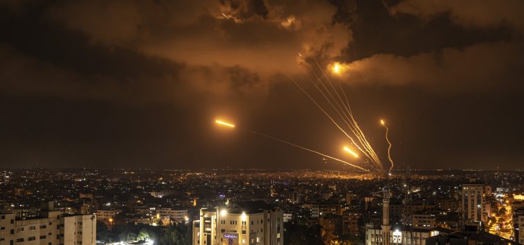 <a href="https://spanish.almanar.com.lb/642853">Resistencia palestina lanza cohetes y fuego de mortero contra objetivos israelíes mientras “Israel” sigue sus ataques en Gaza</a>