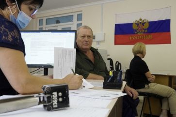 zaporiyia-urnas-referendum
