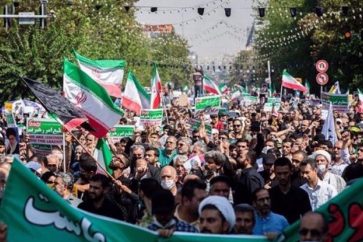 Manifestación en Mashhad en apoyo a la República Islámica