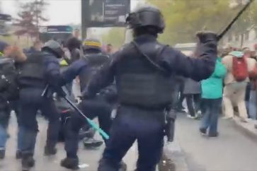 Policía francesa ataca a manifestantes