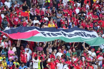 aficionados-bandera-palestina-mundial-qatar