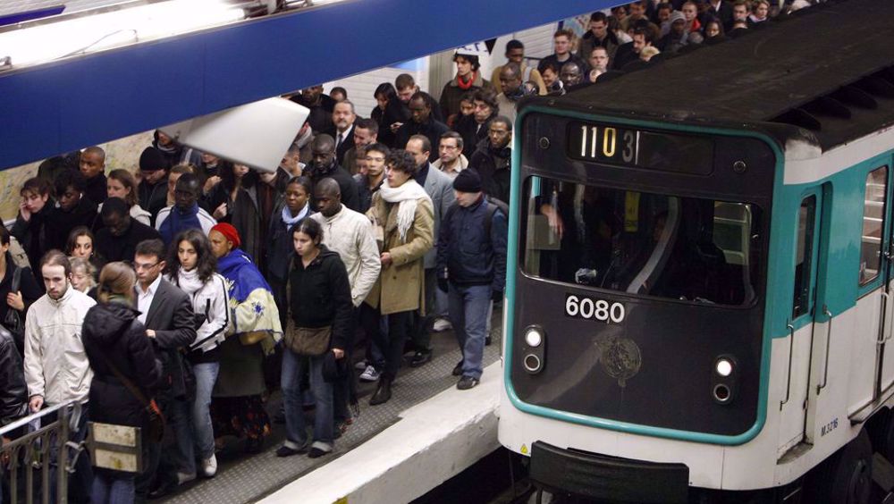 Aglomeración en el metro de París