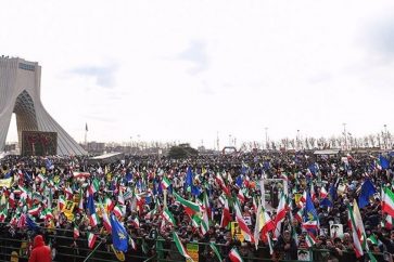 celebracion-revolucion-irani-plaza-azadi