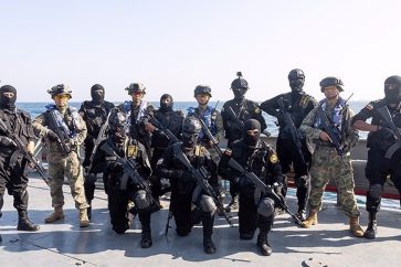 Marines iraníes y chinos durante las maniobras navales