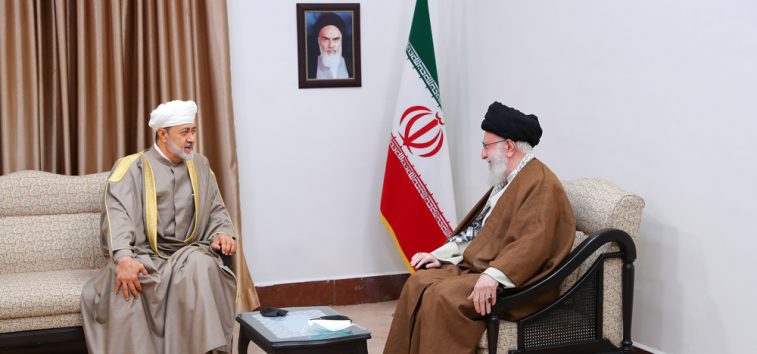  <a href="https://spanish.almanar.com.lb/772906">El Sultán de Omán visita Irán y firma varios acuerdos para expandir las relaciones entre ambos países</a>