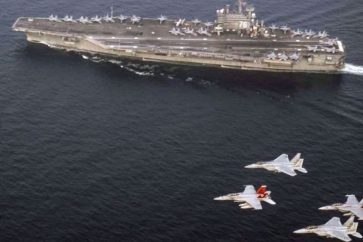 portaaviones-estadounidense-y-aviones-japoneses