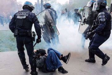policia-francesa-ataca-manifestantes-2