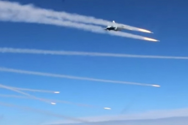 Aviones rusos atacan a columnas blindadas ucranianas
