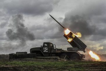 Lanzacohetes ruso en acción en Zaporiyia