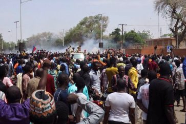 manifestantes-niger-embajada-francesa