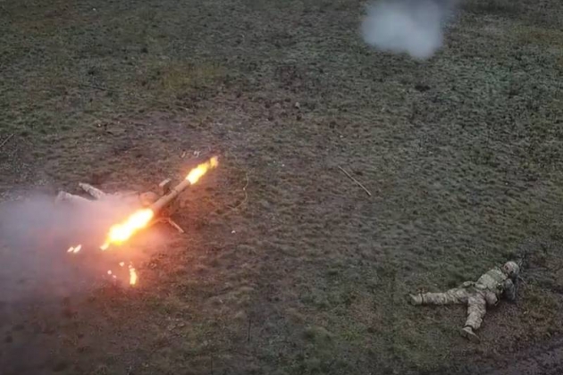 Soldados rusos disparan misiles antitanque