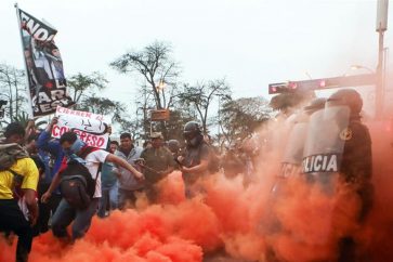 policia-disuelve-manifestantes-peru