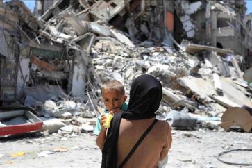 mujer-nino-palestino-yenin-destruccion