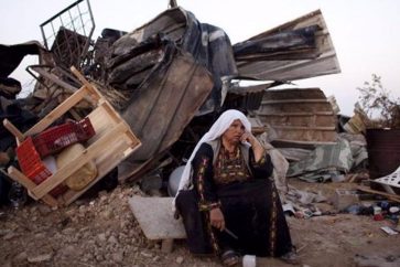 mujer-palestina-casa-destruida