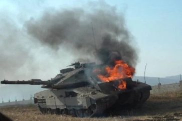 Tanque Merkava israelí ardiendo