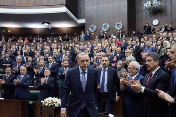 Erdogan con diputados del AKP