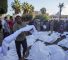 Palestinos lloran a familiares muertos en un bombardeo israelí en la Franja de Gaza, ante la morgue en Deir al Balah, el domingo 6 de noviembre de 2023. (AP Foto/Hatem Moussa)