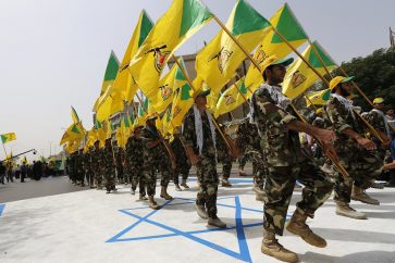 combatientes-resistencia-islamica-iraq-banderas