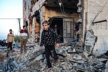 nino-palestino-ruinas-edificio-gaza