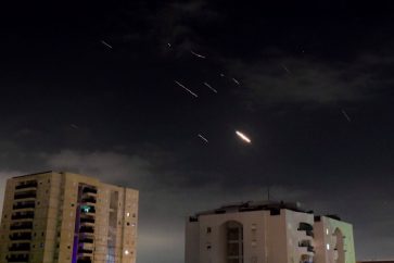Misiles y drones iraníes en el cielo de Tel Aviv