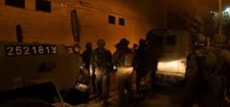  <a href="https://spanish.almanar.com.lb/956254">La policía de ocupación israelí ataca una sinagoga antisionista en la ocupada Al-Quds y golpea violentamente a sus ocupantes (Vídeos)</a>