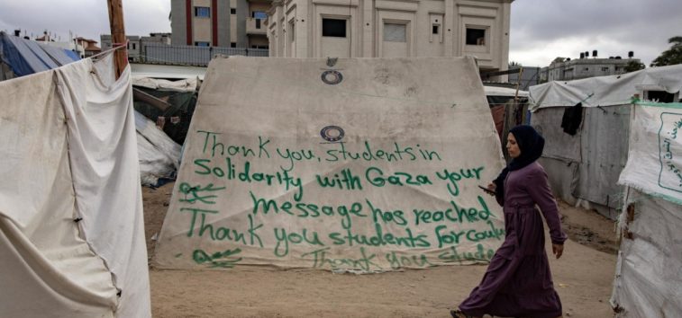  <a href="https://spanish.almanar.com.lb/964581">Los desplazados de Gaza agradecen a los estudiantes estadounidenses su apoyo</a>