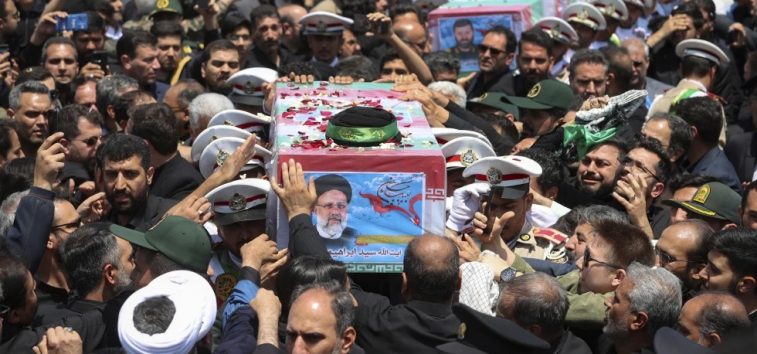  <a href="https://spanish.almanar.com.lb/984491">El presidente Raisi descansa en el santuario del Imam Ali al-Rida (P) en Mashhad</a>