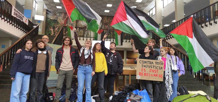  <a href="https://spanish.almanar.com.lb/968332">Universidad de Valencia se suma a la movilización contra el genocidio israelí en Gaza</a>