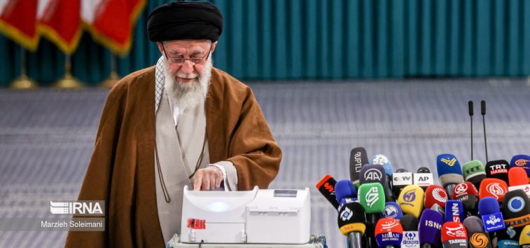  <a href="https://spanish.almanar.com.lb/974206">El Ayatolá Sayyed Ali Jamenei emite su voto en la segunda ronda de las elecciones parlamentarias</a>