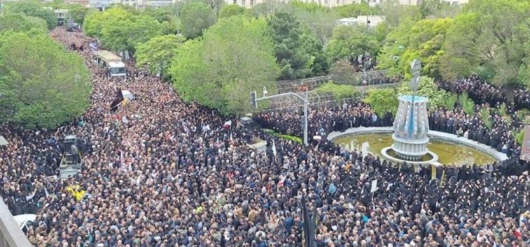 <span class="royal-cat-display">Tema del Día| </span> <a href="https://spanish.almanar.com.lb/981620">Los iraníes lamentan el martirio del presidente Raisi mientras comienzan las ceremonias fúnebres</a>